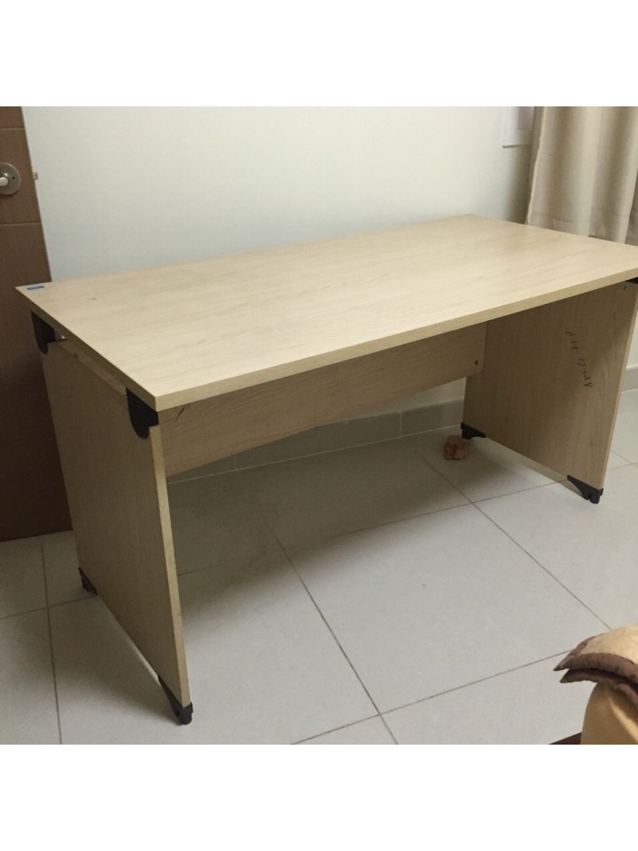 THANH LÝ BÀN LÀM VIỆC VỚI HỘC DI ĐỘNG